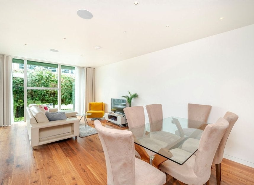 Flat Moor Lane in City of London