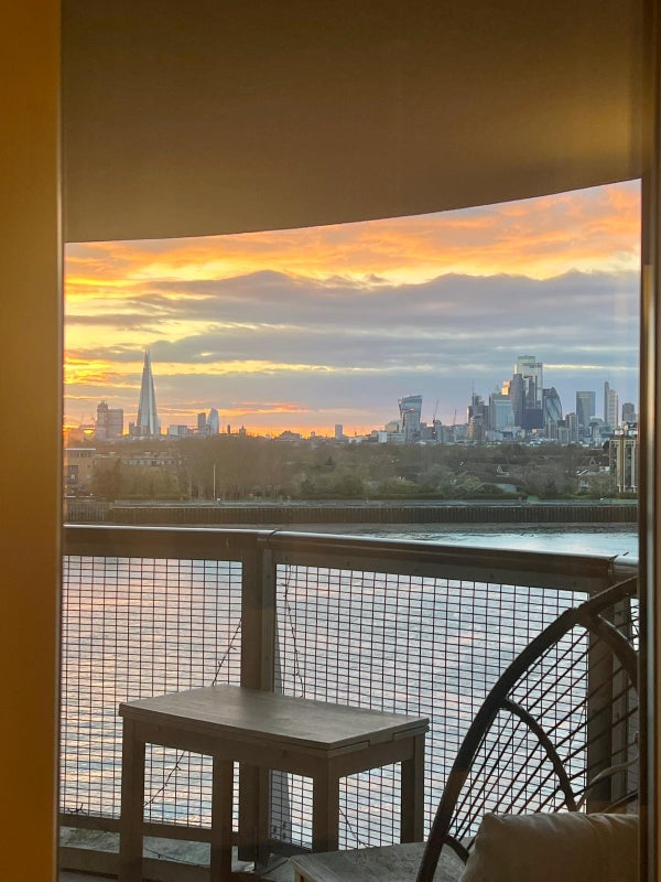Room Westferry Road in Greater London