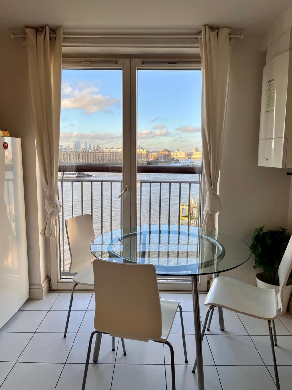 Room Westferry Road in Greater London