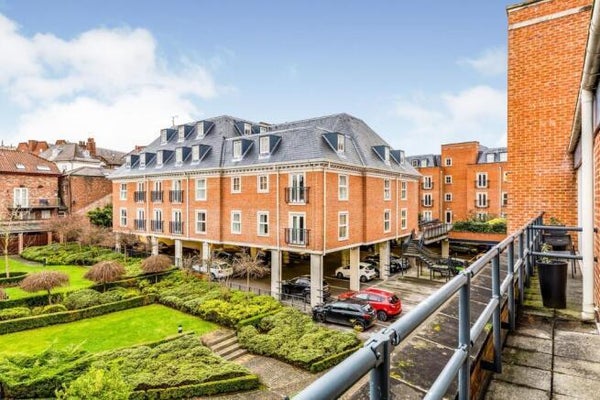 Flat Fetter Lane in York