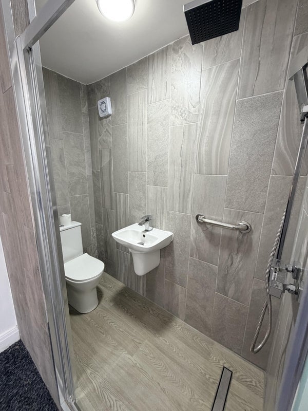 Room Highfield Road in Liverpool
