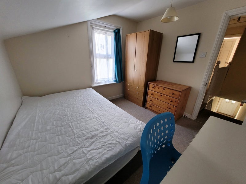 Room Ridley Road in Bournemouth