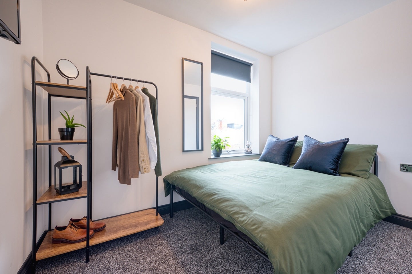 Room Breedon Hill Road in Derby