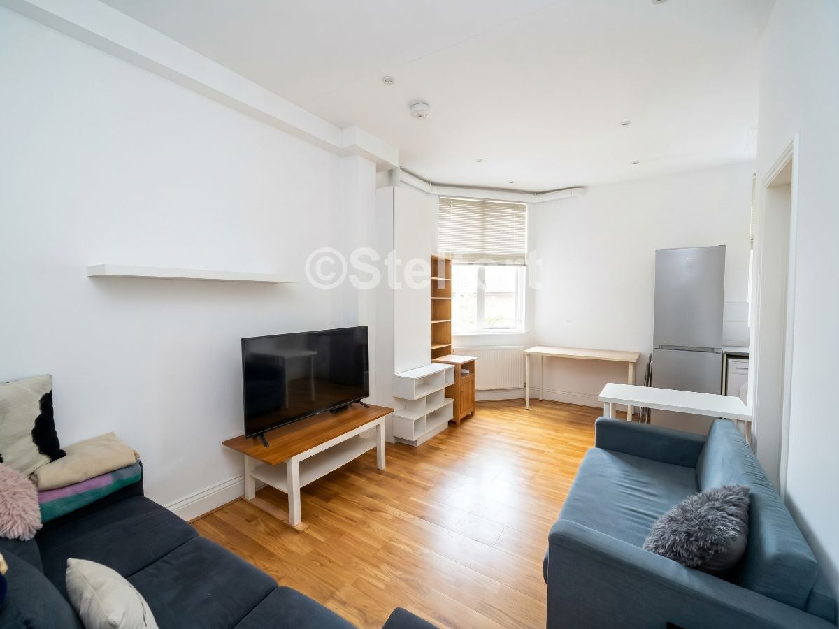 Flat Pakeman Street in Greater London