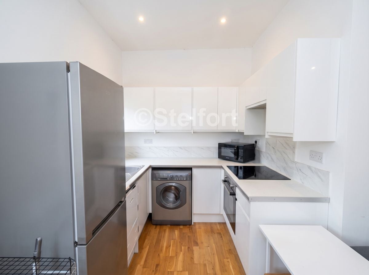 Flat Pakeman Street in Greater London
