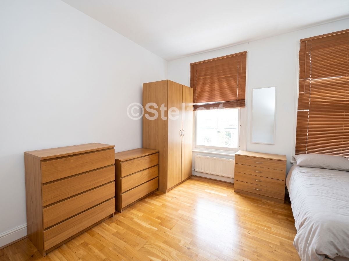 Flat Pakeman Street in Greater London