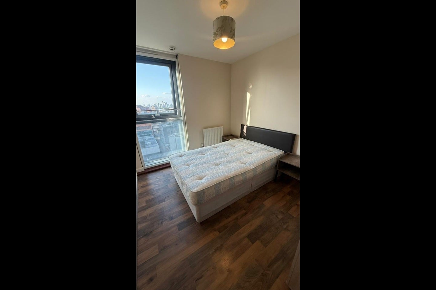 Flat Blackwall Way in Greater London