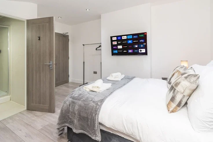 Flat Valnay Street in Greater London
