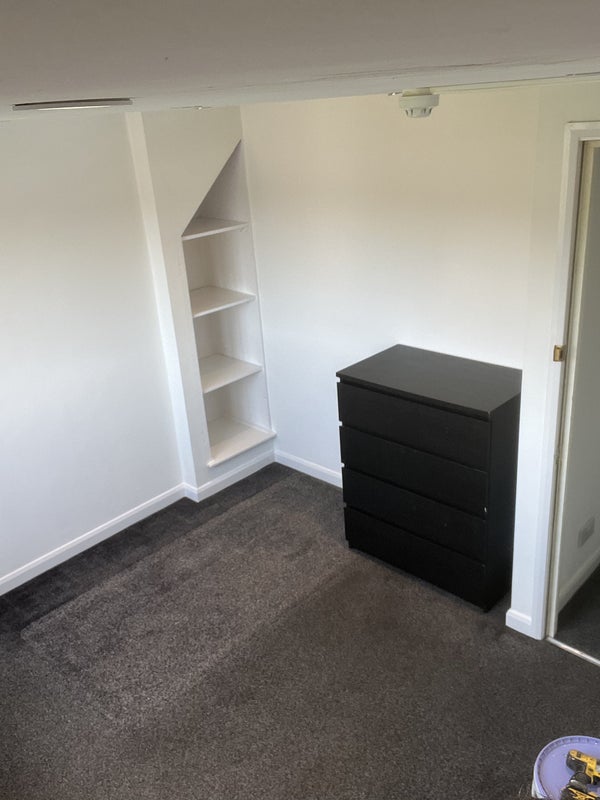 Room New Road in Greater London