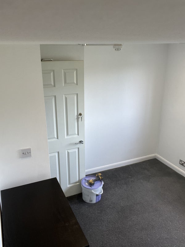 Room New Road in Greater London