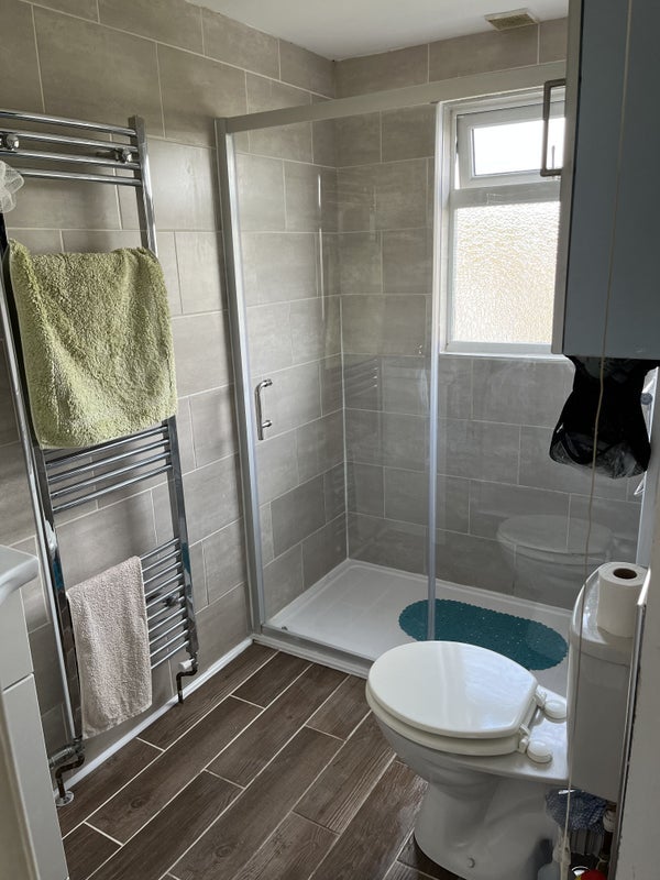 Room New Road in Greater London