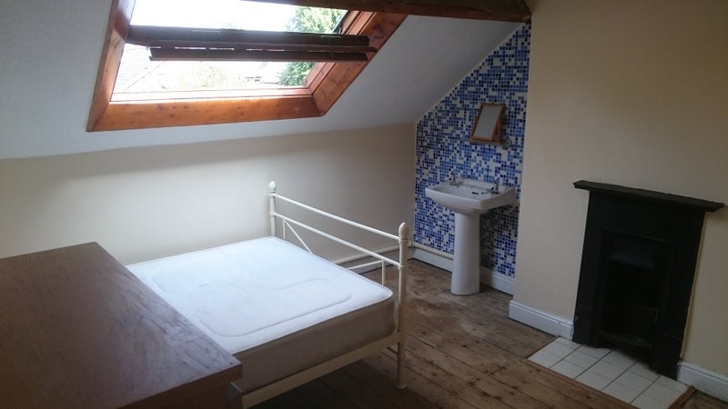 Room Brundretts Road in Manchester