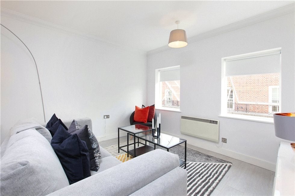 Flat Englewood Road in Greater London