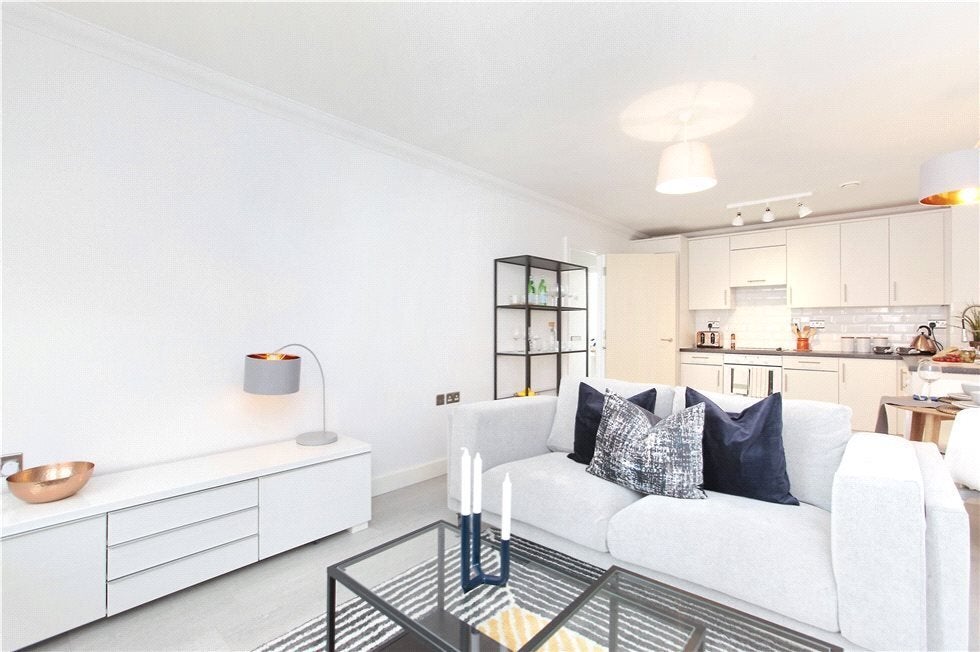 Flat Englewood Road in Greater London