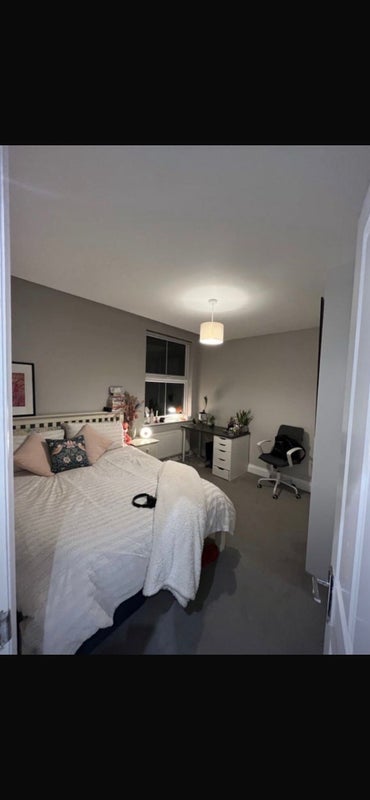 Room Handforth Road in Greater London