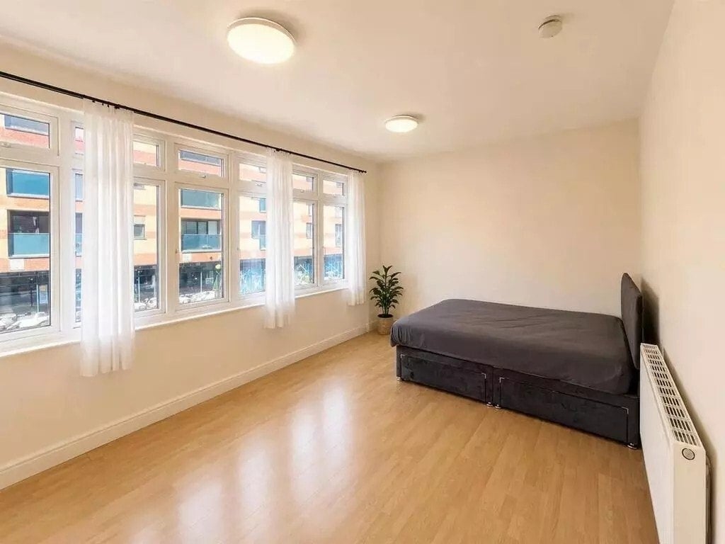 Flat Blackhorse Lane in Greater London