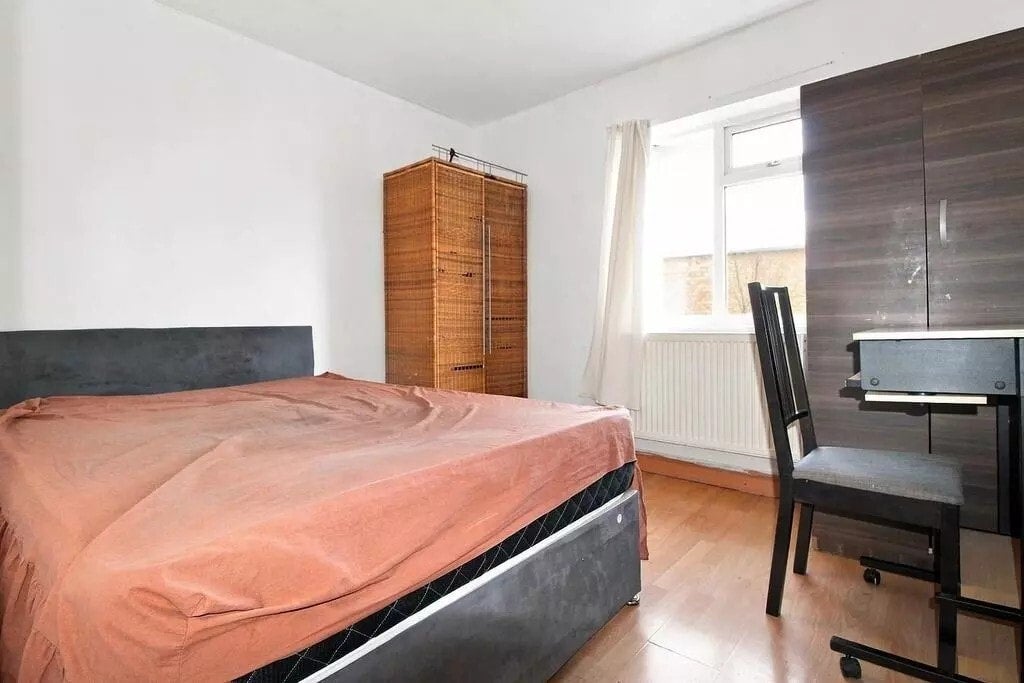 Flat Blackhorse Lane in Greater London