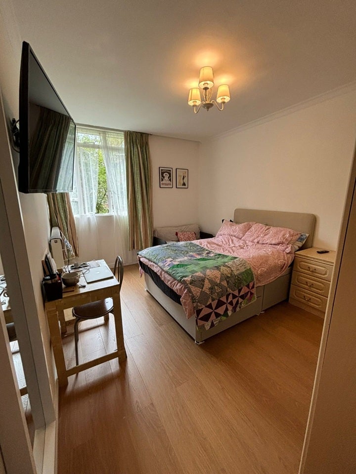 Room Bishop's Bridge Road in City of Westminster