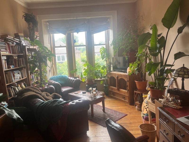 Room Clarkston Road in Glasgow