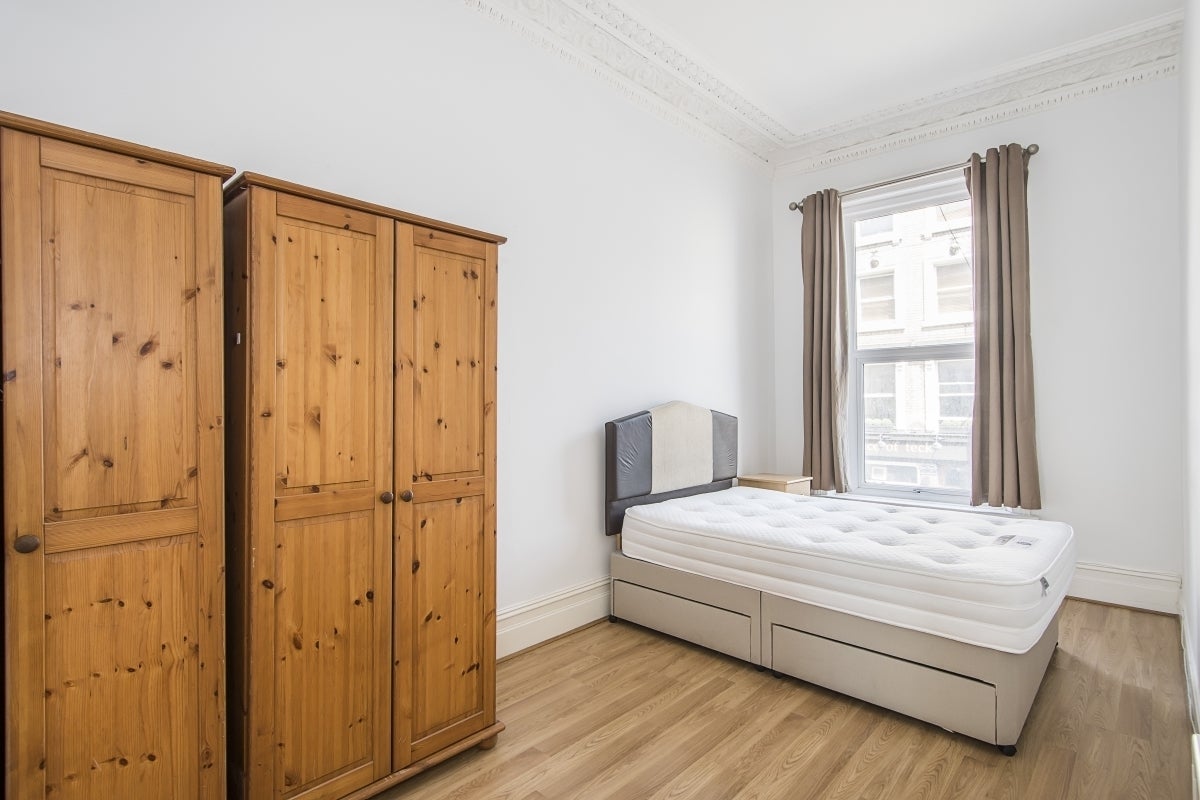Flat Earl's Court Road in Greater London