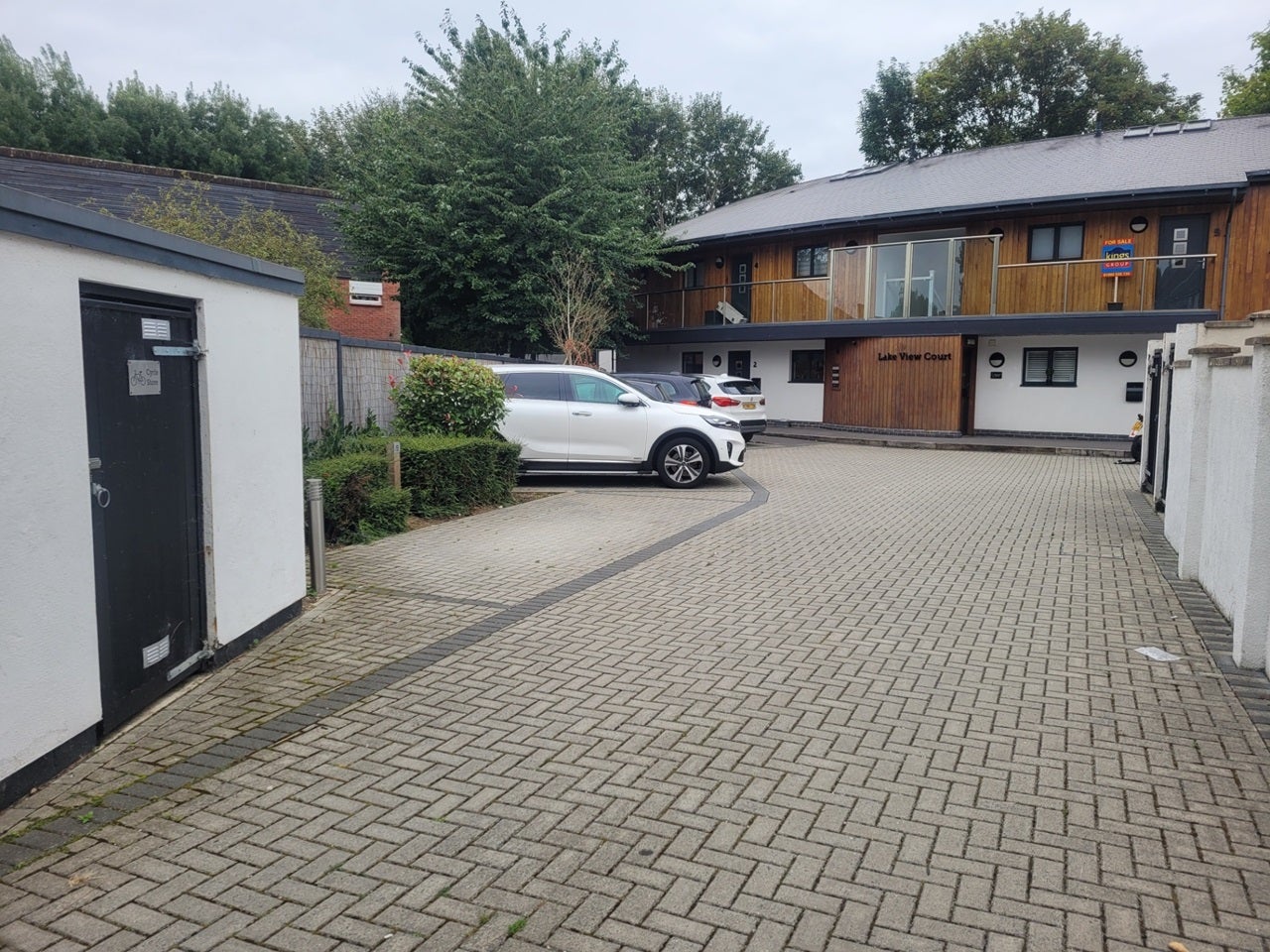 Flat Eleanor Way in Waltham Cross