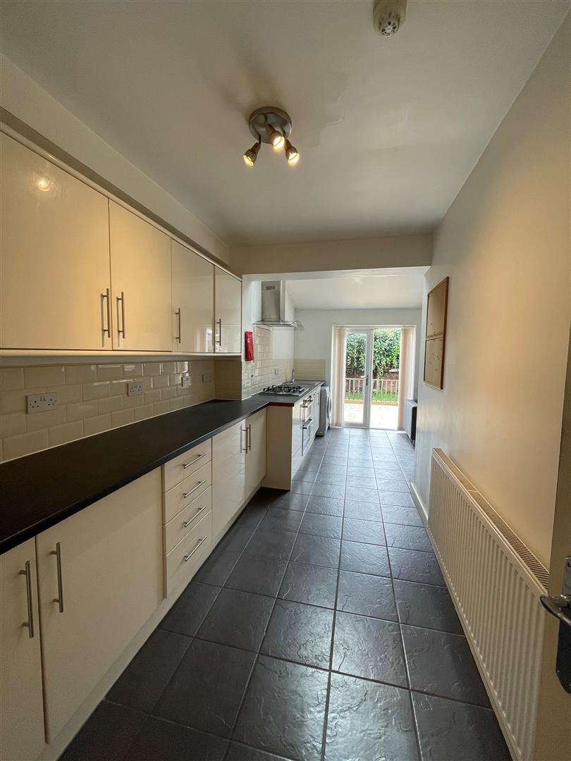 Room Ednaston Road in Nottingham