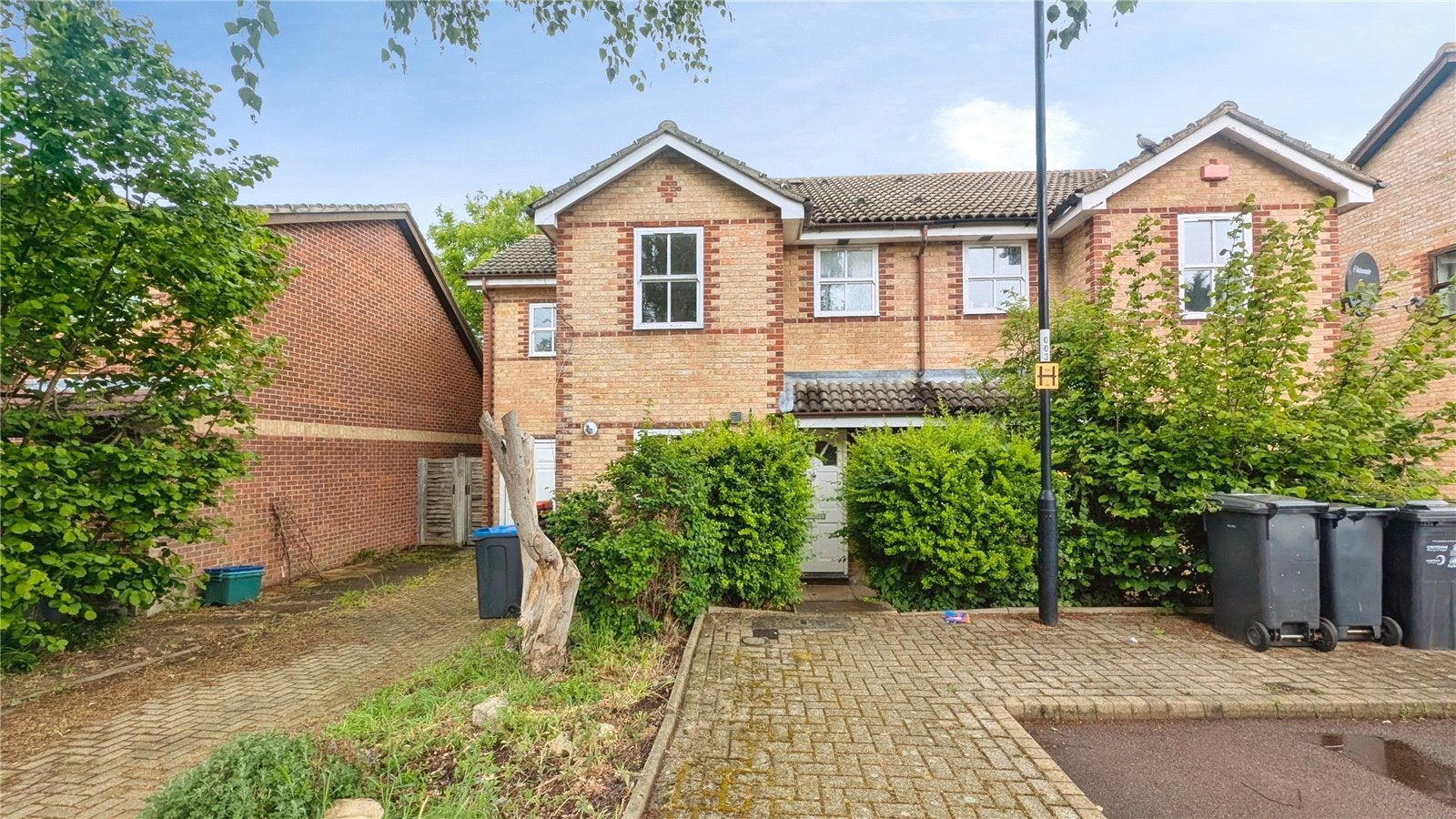 House Morris Close in Greater London