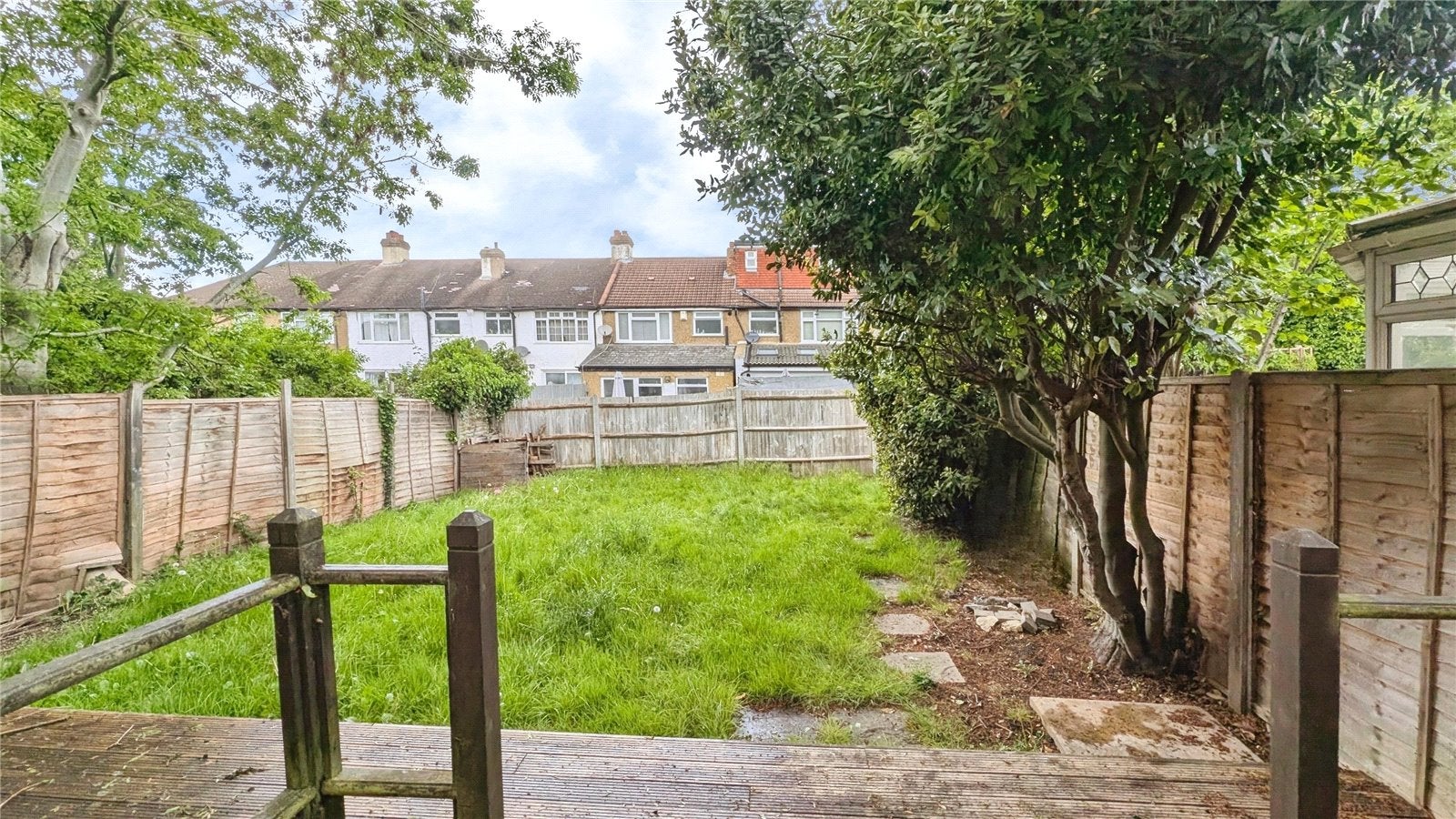 House Morris Close in Greater London