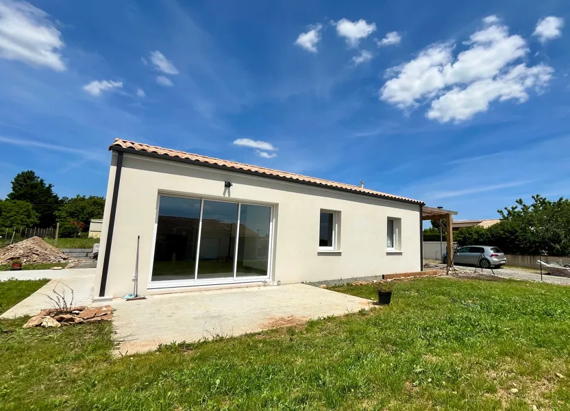 House Route de Coursay in Villiers-en-Plaine