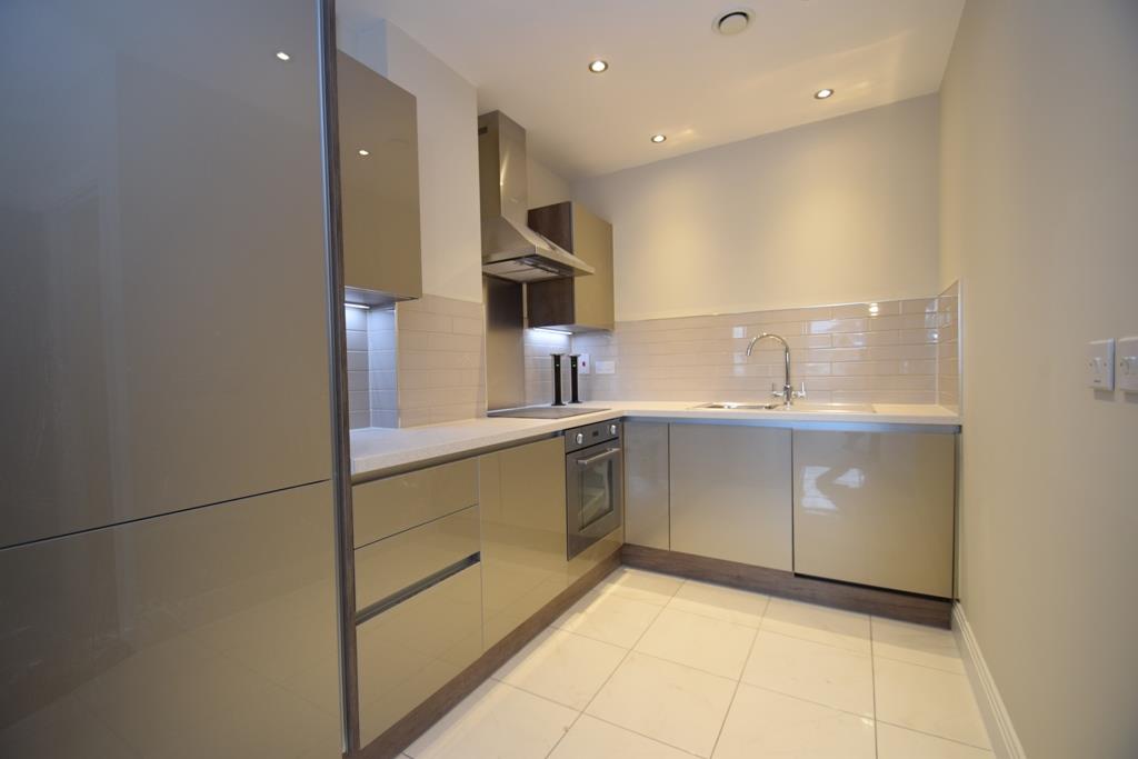 Flat Pinner Road in Greater London