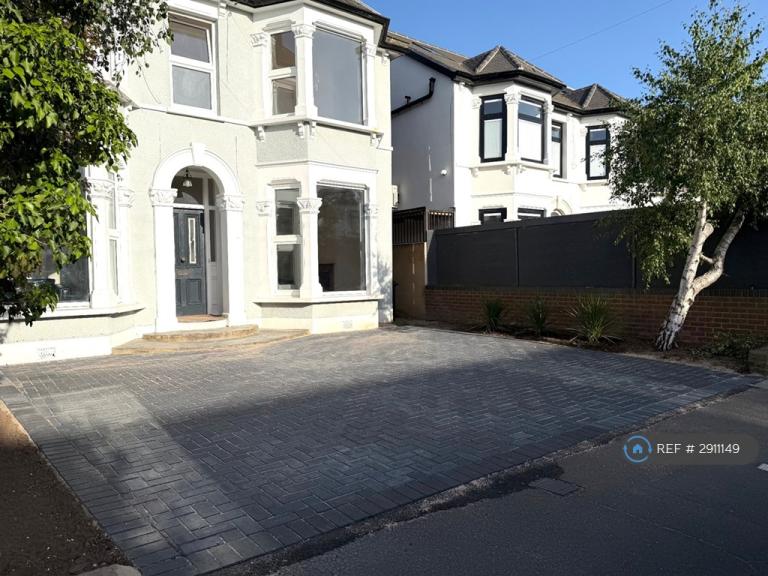 House Kingswood Road in Greater London