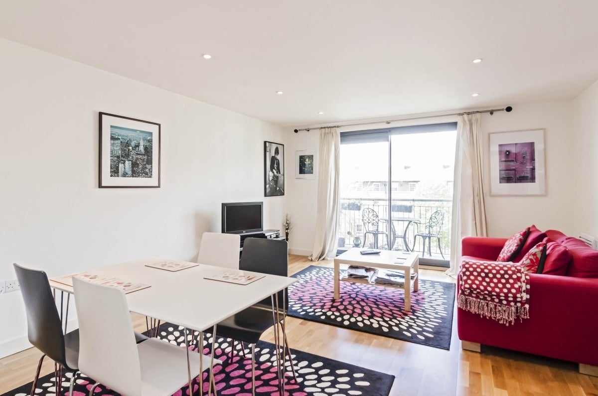Flat Toulmin Street in Greater London