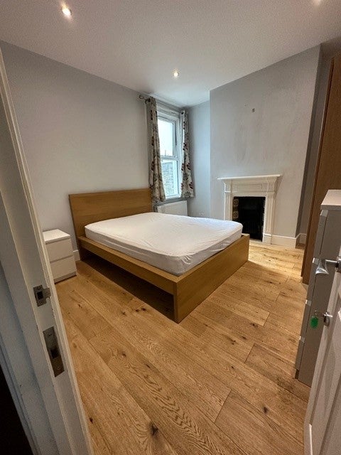 Room Courtney Road in Greater London