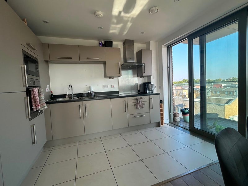 Room Ben Jonson Road in Greater London