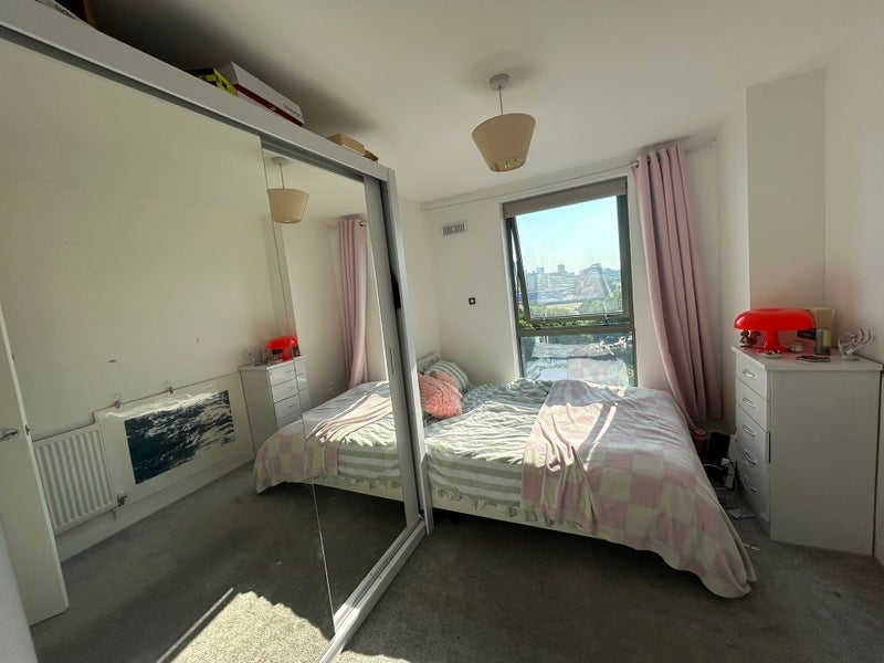 Room Ben Jonson Road in Greater London