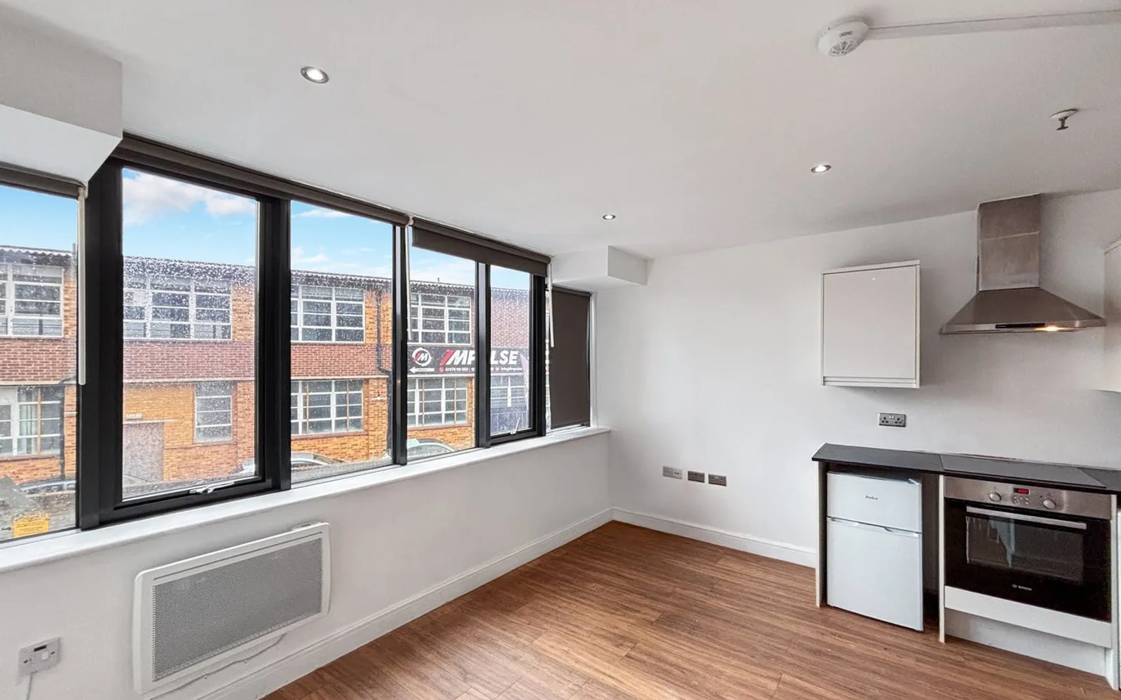 Flat Elmgrove Road in Greater London