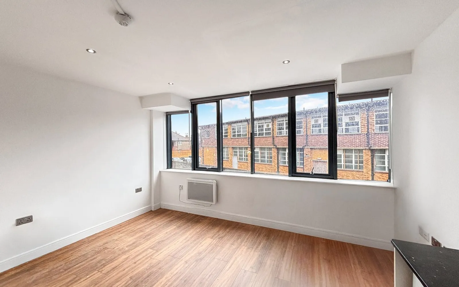 Flat Elmgrove Road in Greater London