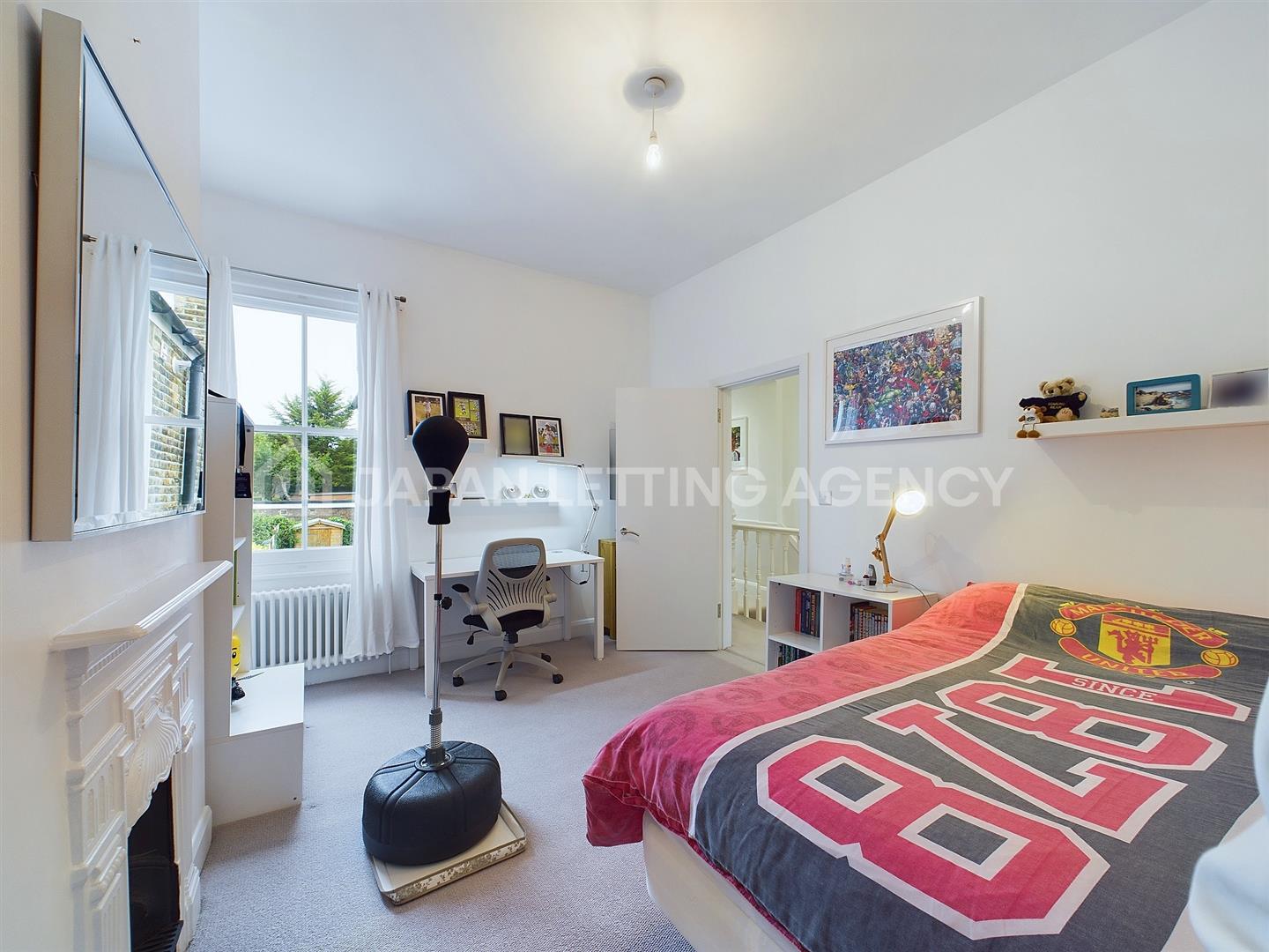 House Woodfield Crescent in Greater London