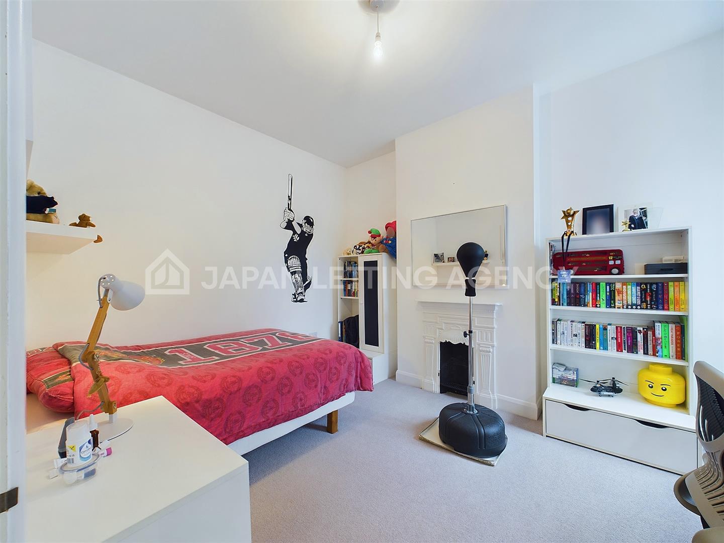 House Woodfield Crescent in Greater London