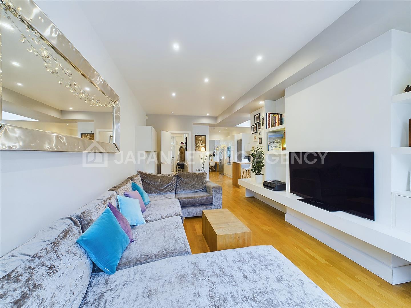 House Woodfield Crescent in Greater London