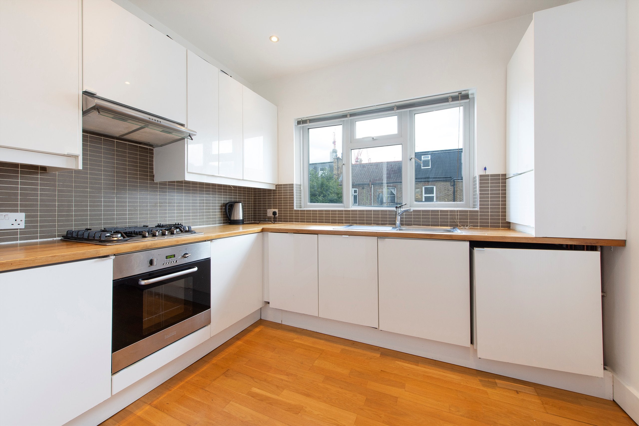 Flat Loftus Road in Greater London