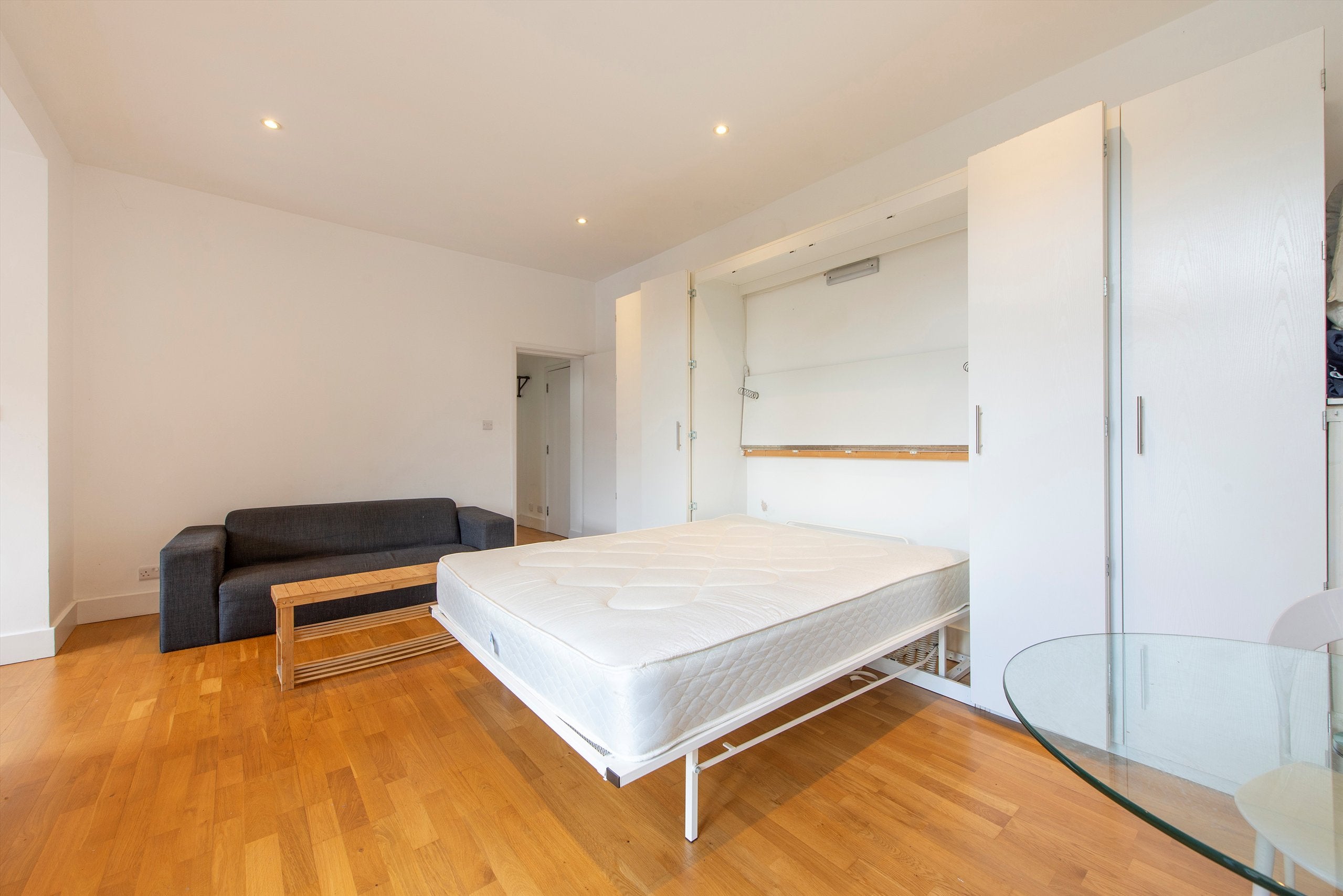 Flat Loftus Road in Greater London