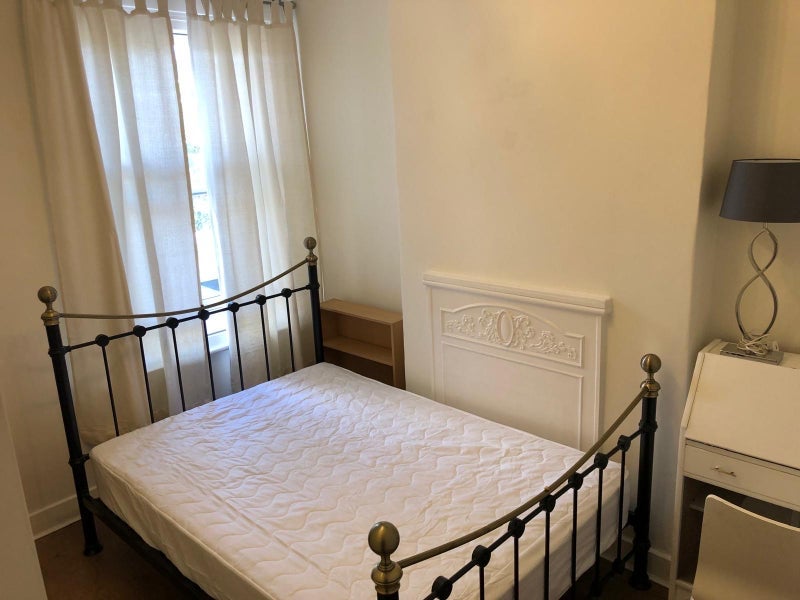 Room Latimer Road in Greater London