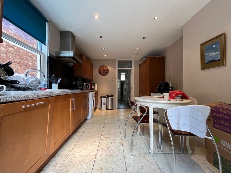 Room Latimer Road in Greater London
