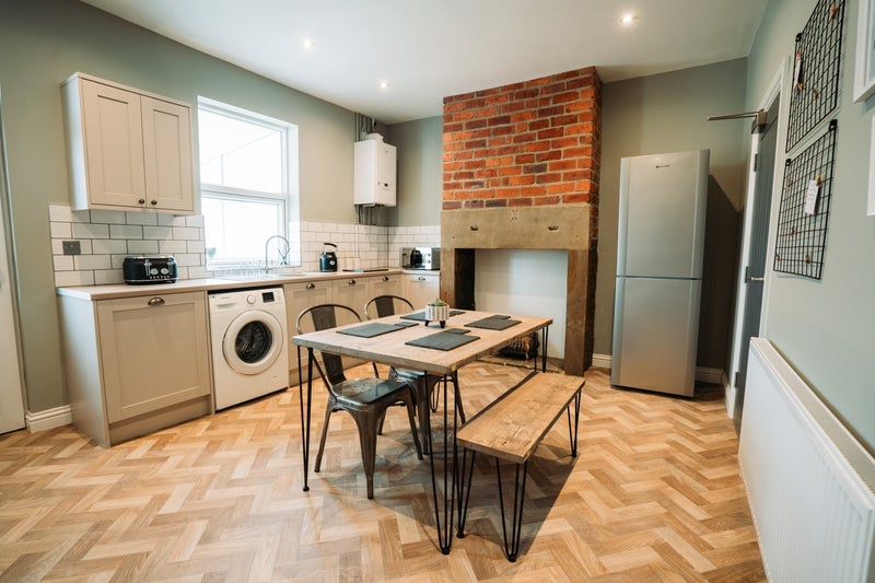 Room Waterloo Road in Barnsley