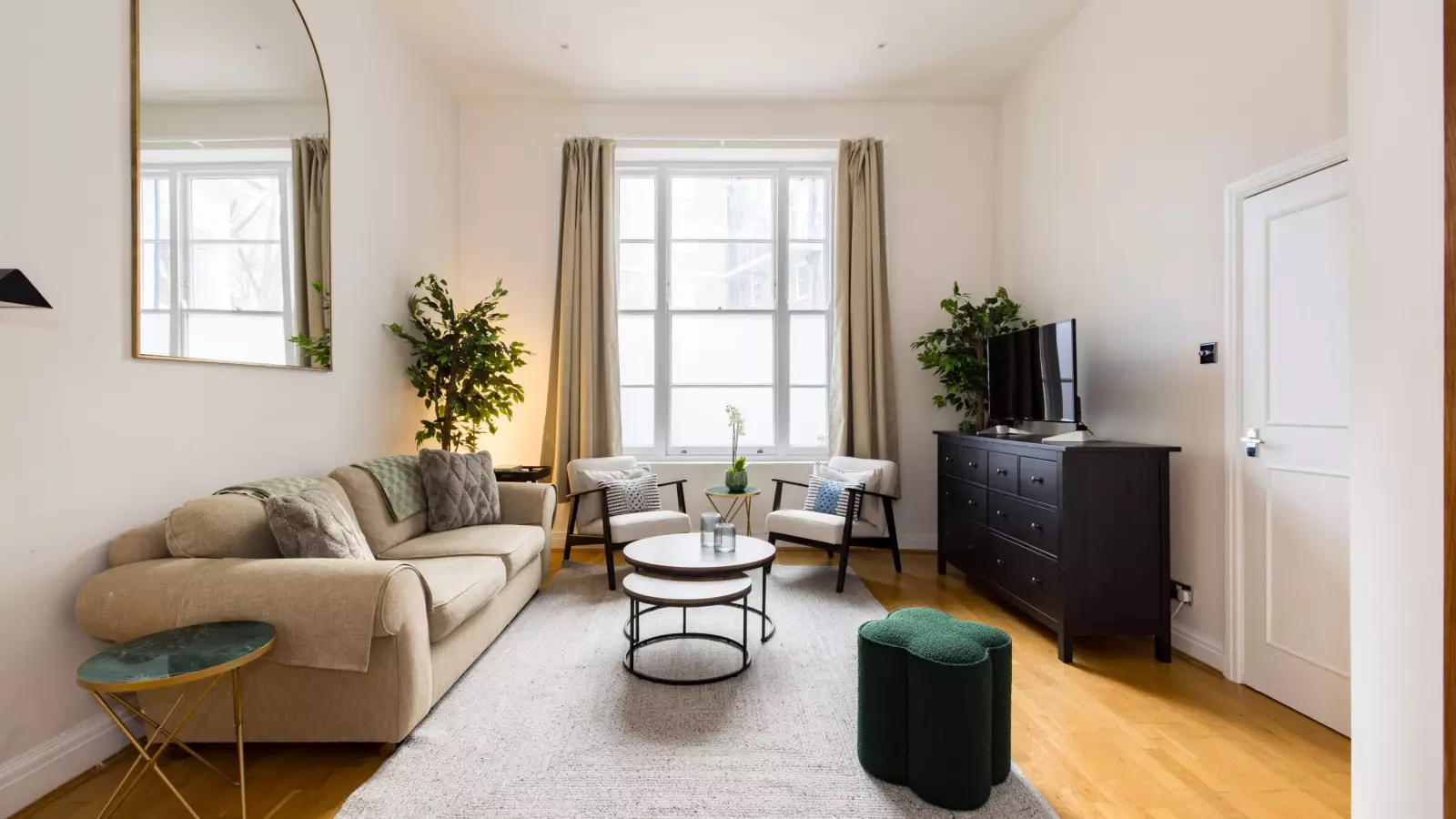 Flat Gloucester Terrace in City of Westminster