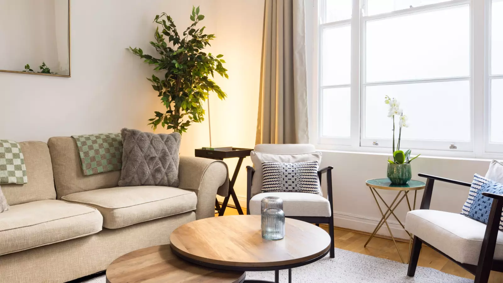 Flat Gloucester Terrace in City of Westminster