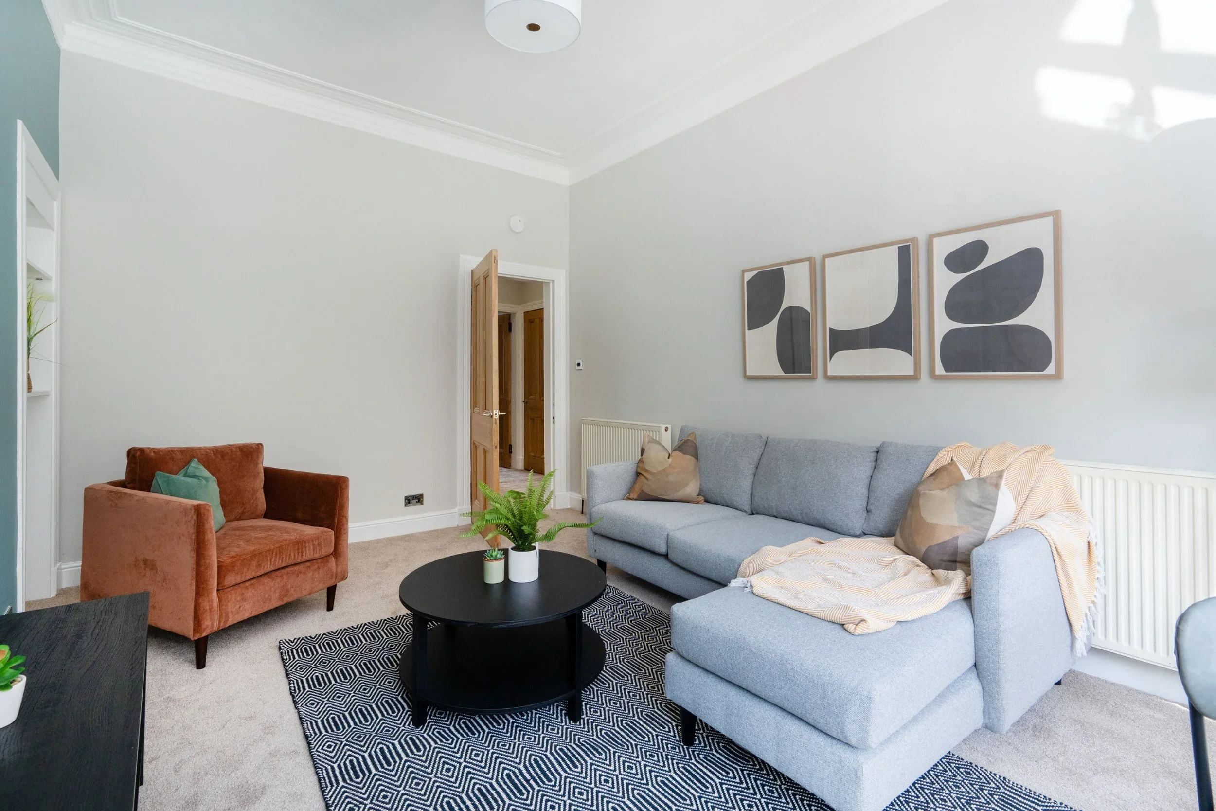 Flat Dudley Drive in Glasgow