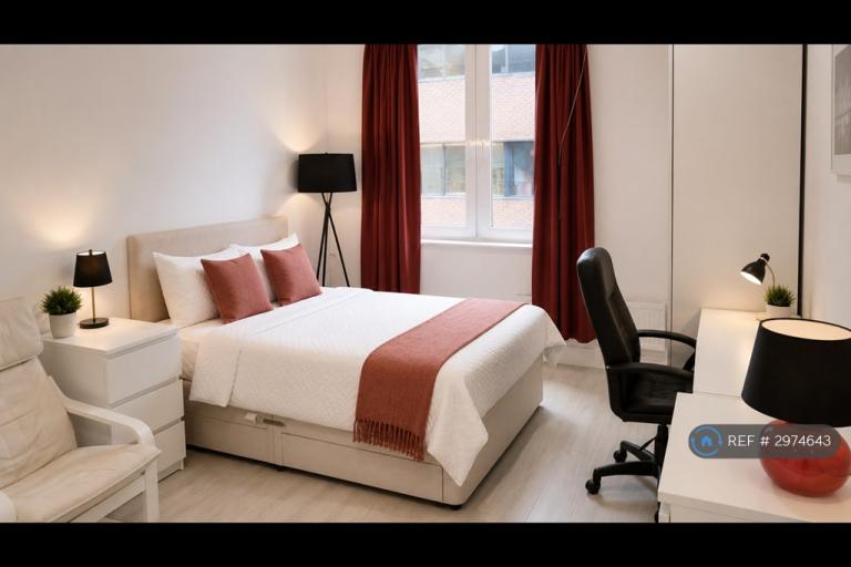 Flat New Street in Borough of Spelthorne