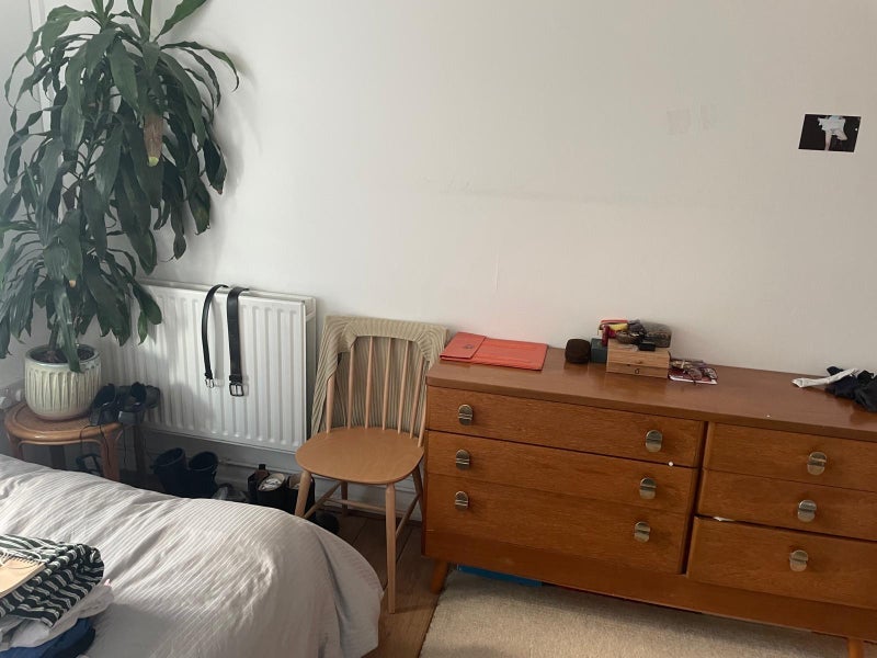 Room Mill Row in Greater London